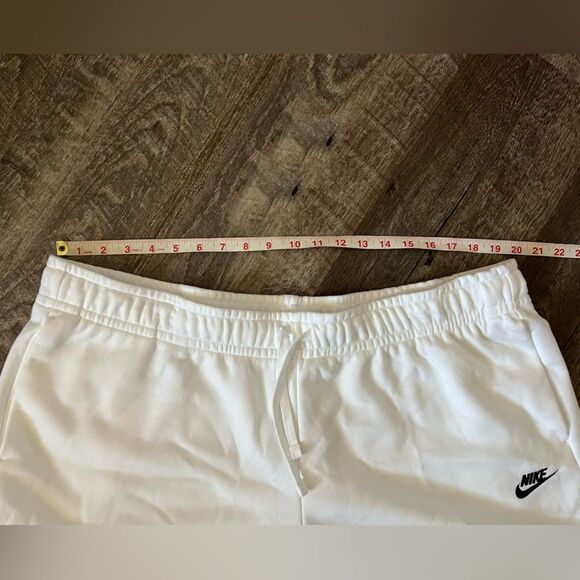 Nike Sportswear Club Fleece Midrise Wide-Leg Pants- Size XXL - Picture 7 of 9